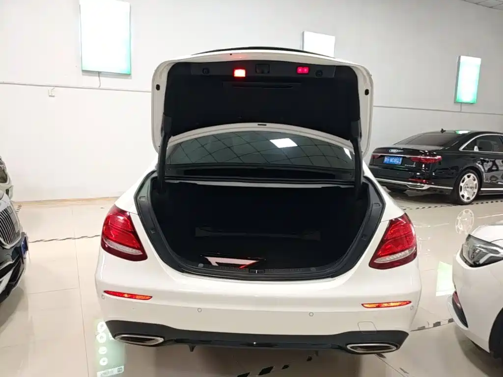 Mercedes-Benz E-Class 2020 — фото 19