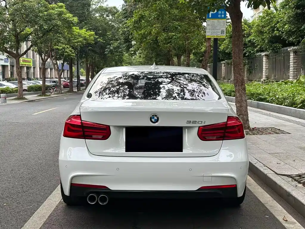 BMW 3 Series 2018 — фото 16