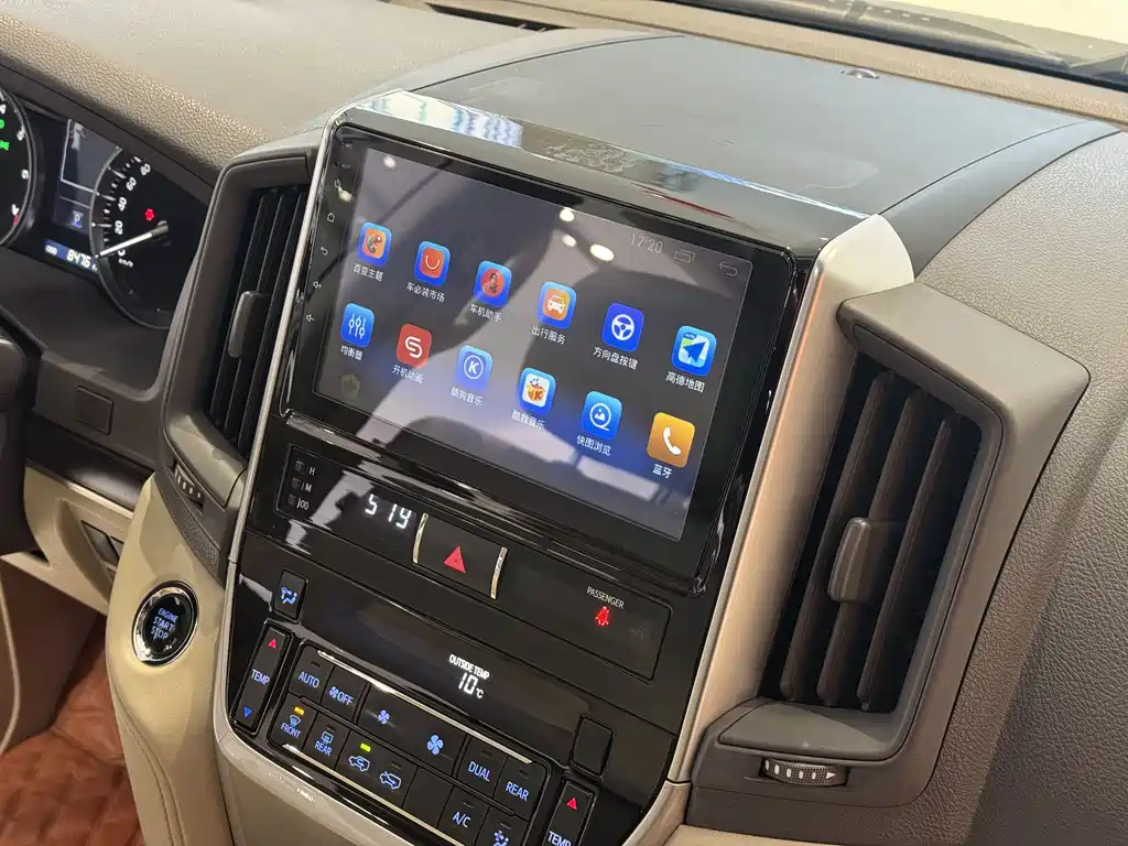 Toyota Land Cruiser 2020 — фото 13