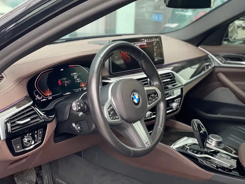 BMW 5 Series 2022 — фото 14