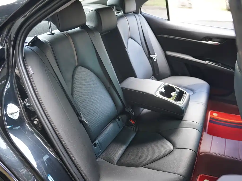 Toyota Camry 2023 — фото 18