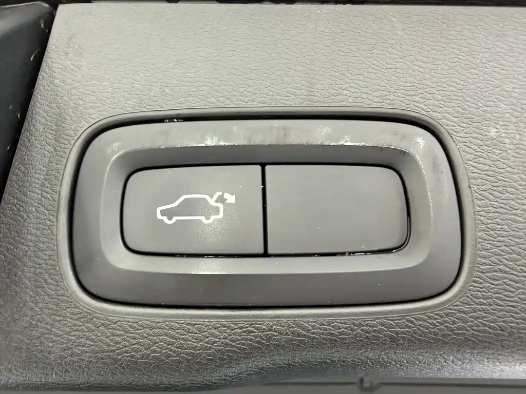 Volvo XC60 2020 — фото 11