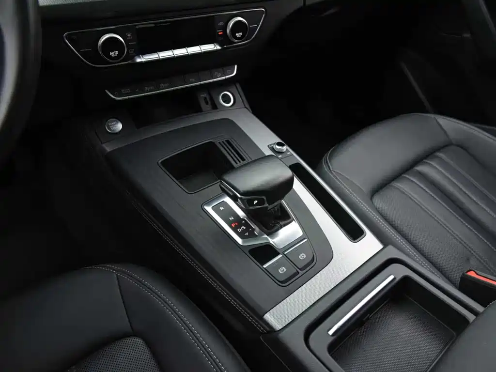 Audi Q5L 2023 — фото 10