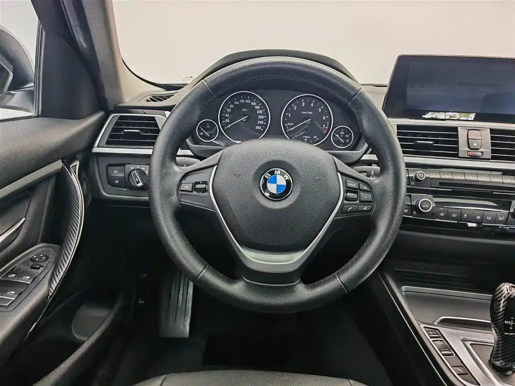BMW 3 Series 2016 — фото 11