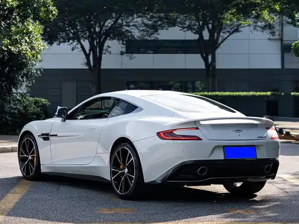 Aston Martin Vanquish 2014