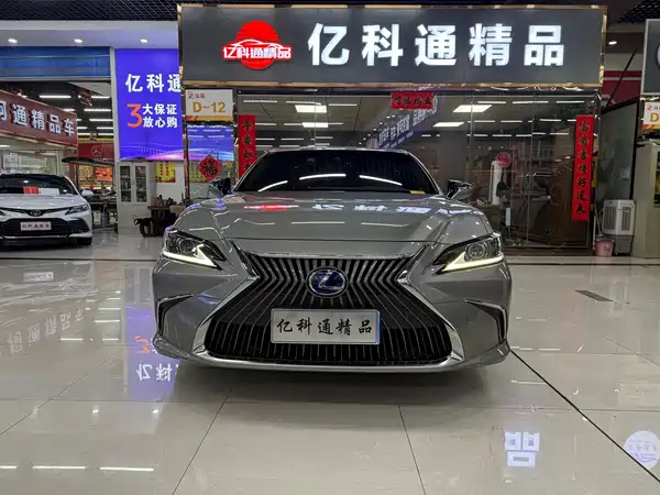 Lexus ES 2020