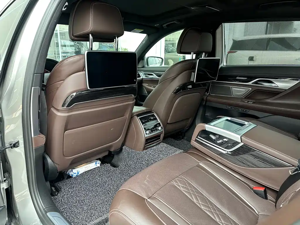 BMW 7 Series 2020 — фото 13