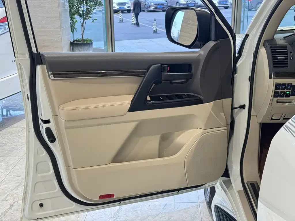 Toyota Land Cruiser 2020 — фото 5