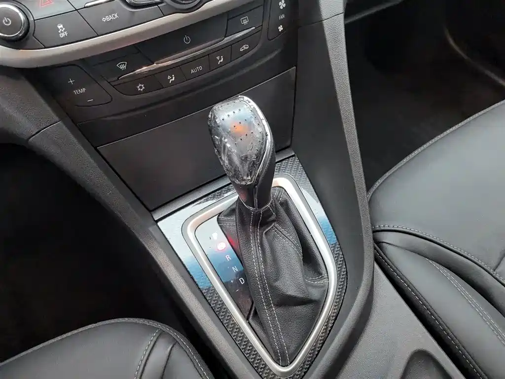 Buick Excelle 2015 — фото 13