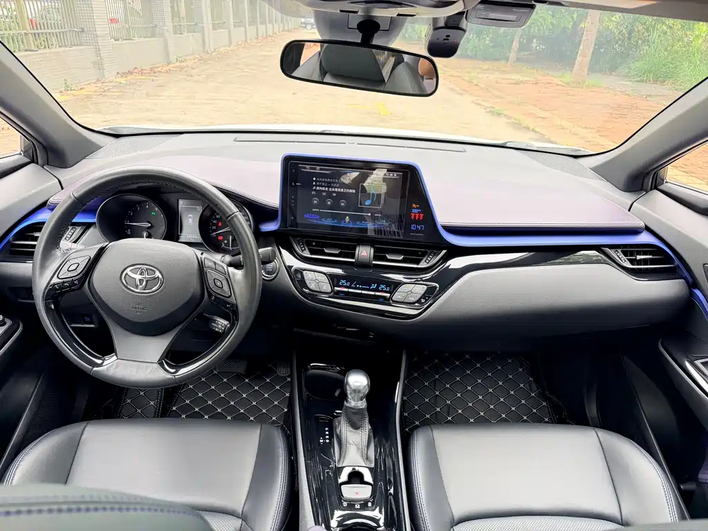 Toyota C-HR 2020 — фото 15