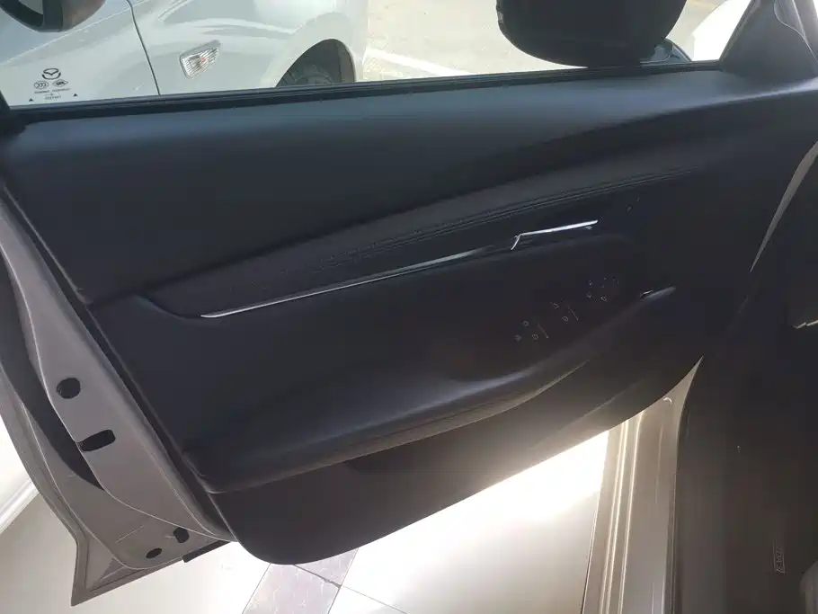Mazda 3 Angkesela 2025