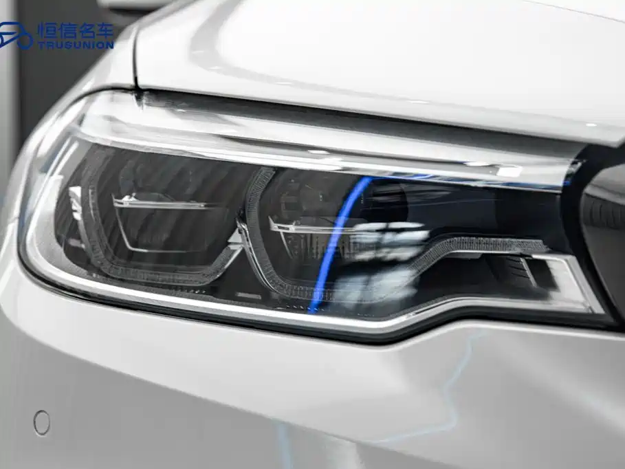 BMW 5 Series 2018 — фото 10