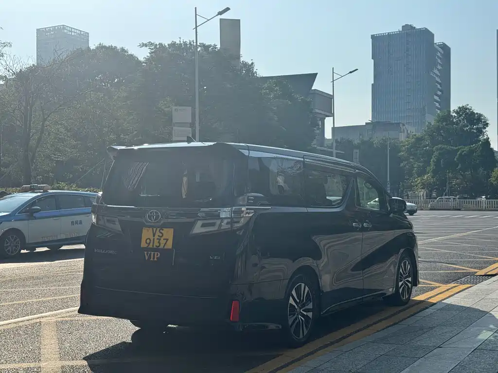 Toyota Vellfire 2018 — фото 16