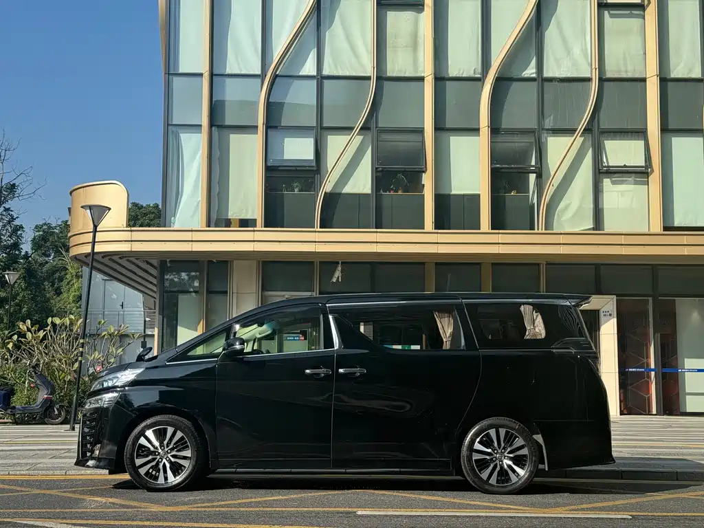 Toyota Vellfire 2018 — фото 13