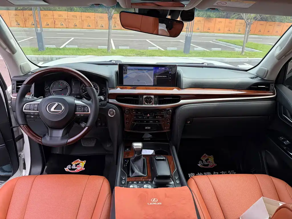 Lexus LX 2017 — фото 17