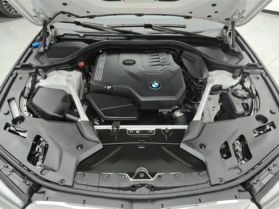 BMW 5 Series 2023 — фото 10
