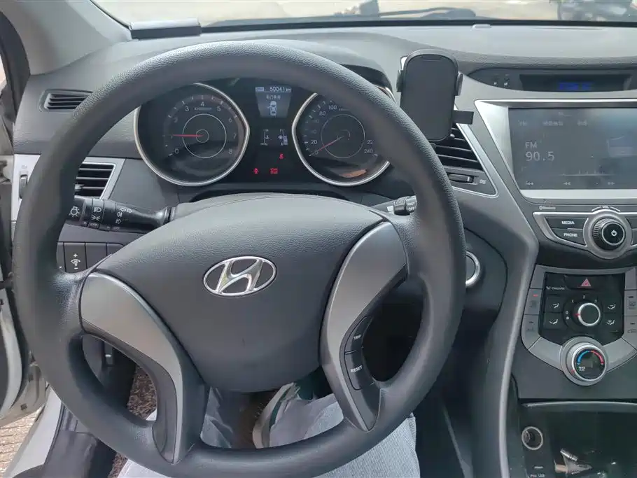 Hyundai Elantra Langdong 2016 — фото 12