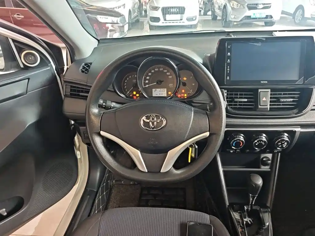 Toyota Yaris L 2020 — фото 11