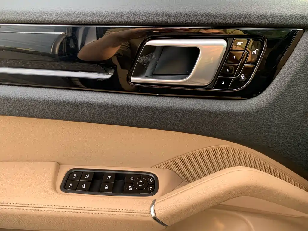 Porsche Cayenne 2019 — фото 22