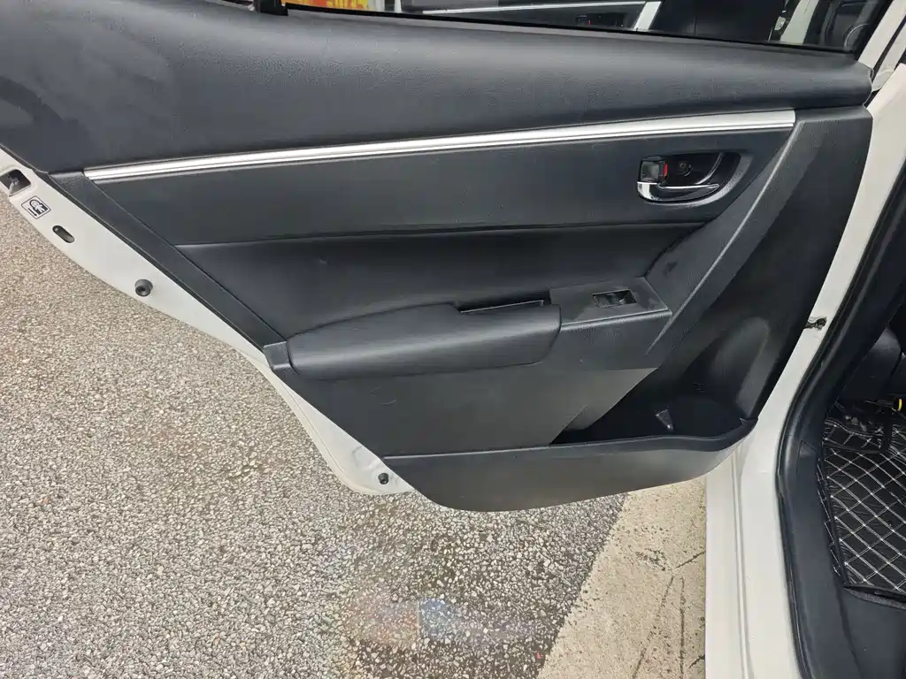 Toyota Corolla 2017 — фото 19