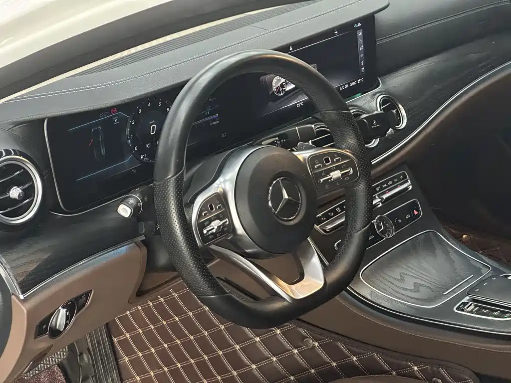Mercedes-Benz E-Class 2019 — фото 18