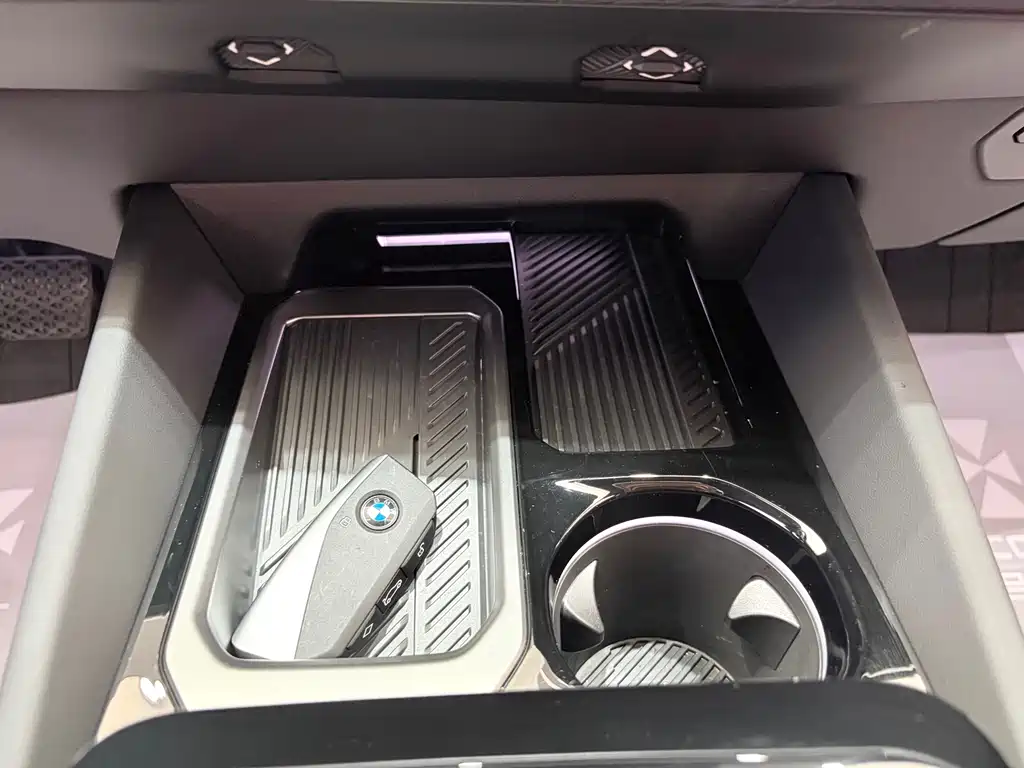 BMW 5 Series 2025 — фото 17
