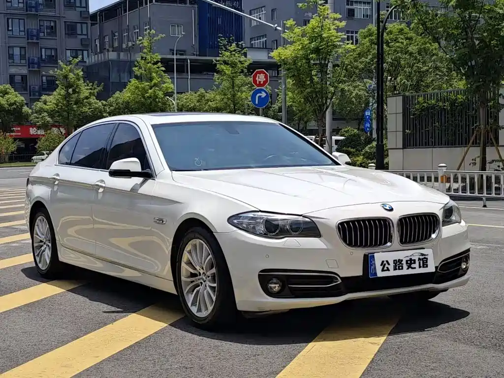 BMW 5 Series 2016 — фото 7