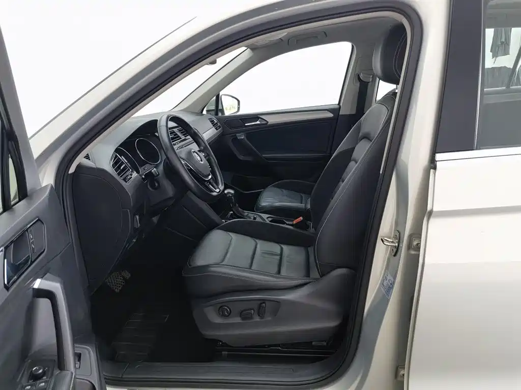 Volkswagen Tiguan L 2017 — фото 10