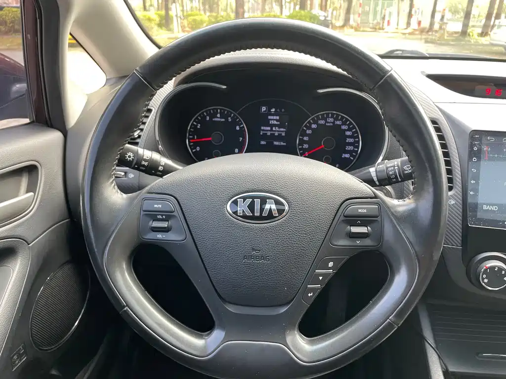 Kia K3 2017 — фото 8
