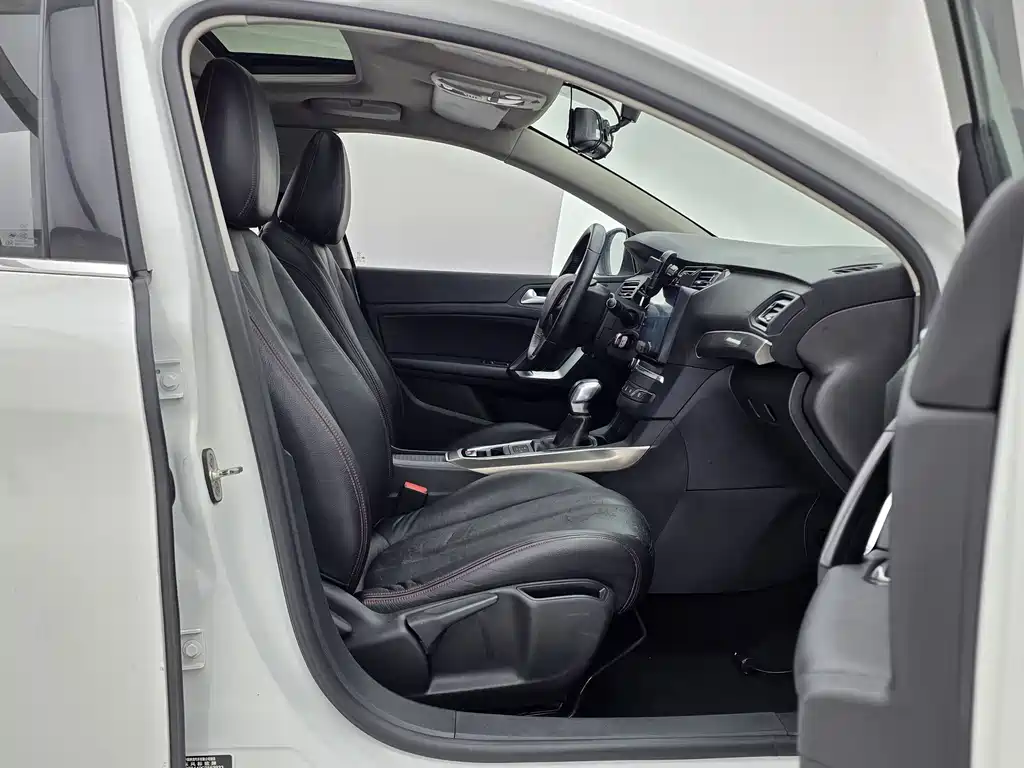 Peugeot 408 2017 — фото 12