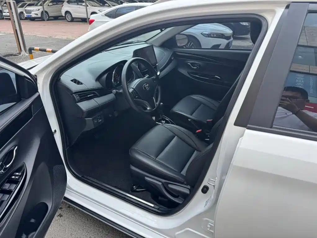 Toyota Yaris L 2022