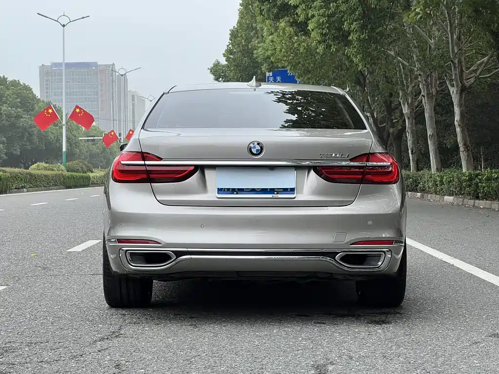 BMW 7 Series 2018 — фото 17