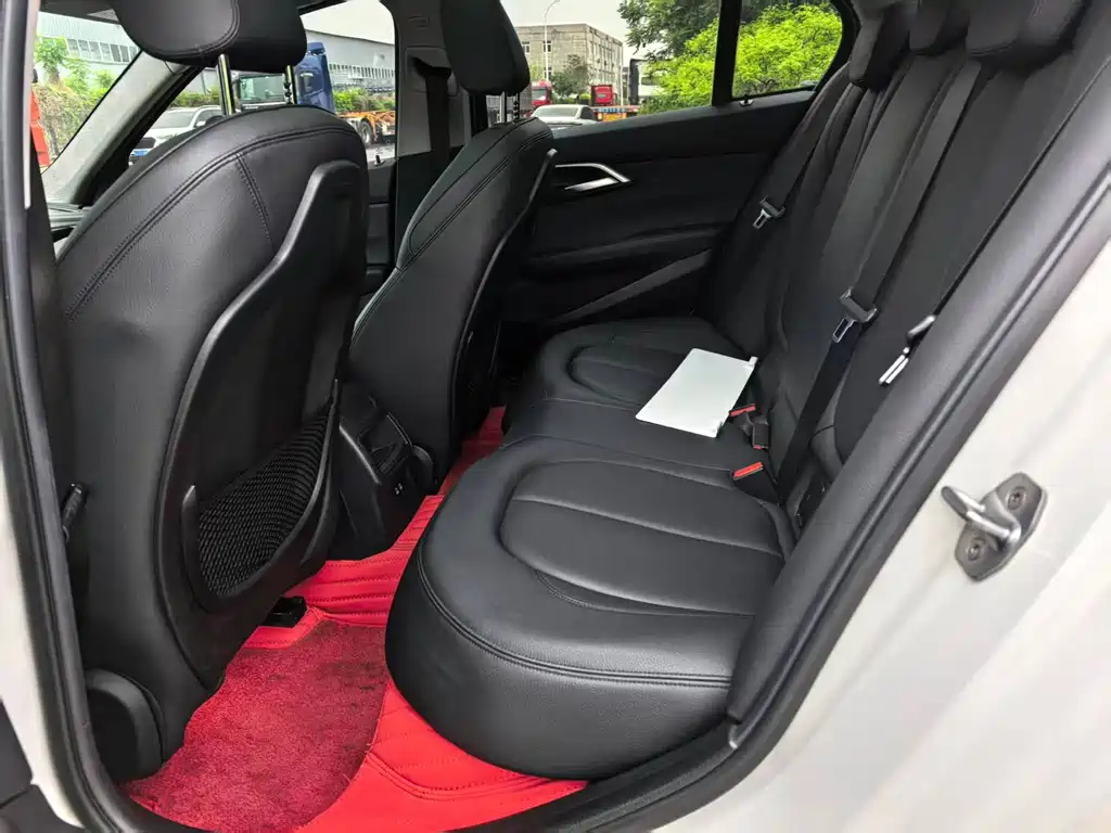BMW 1 Series 2019 — фото 16