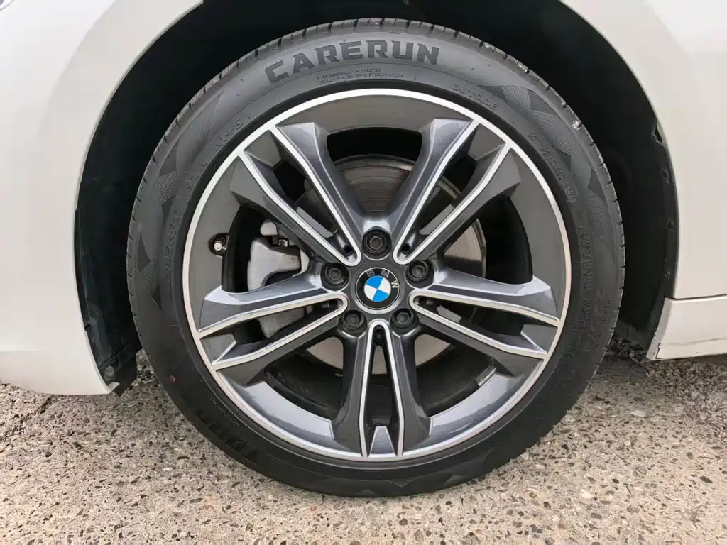 BMW 1 Series 2019 — фото 13