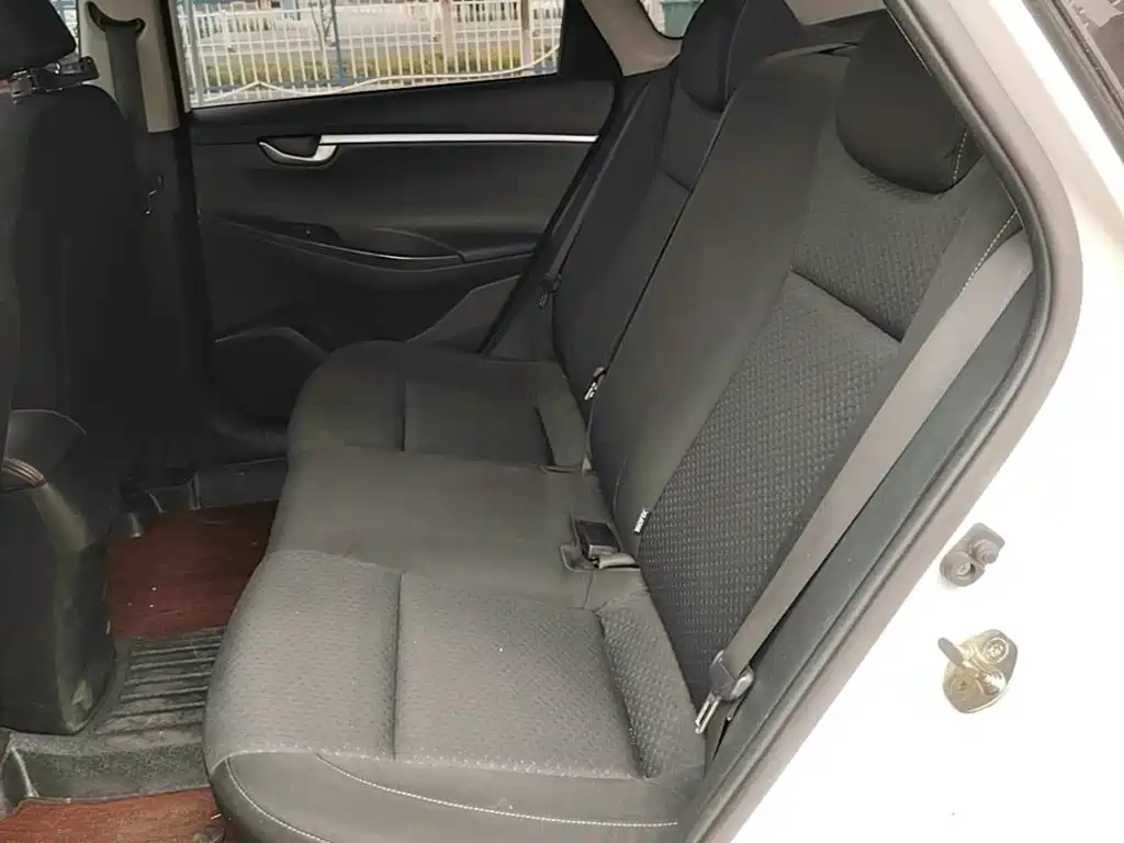 Hyundai Elantra 2017 — фото 17