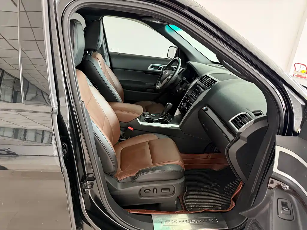 Ford Explorer 2015 — фото 12