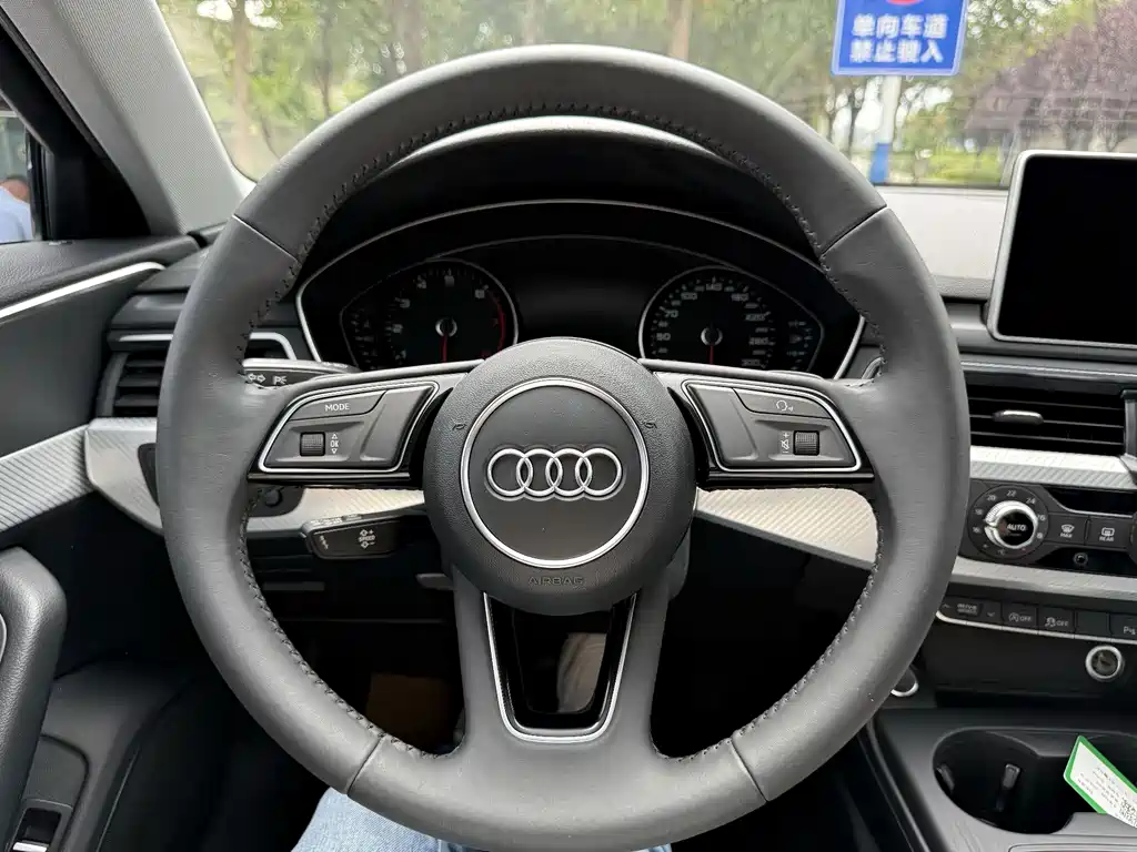 Audi A4L 2017 — фото 9
