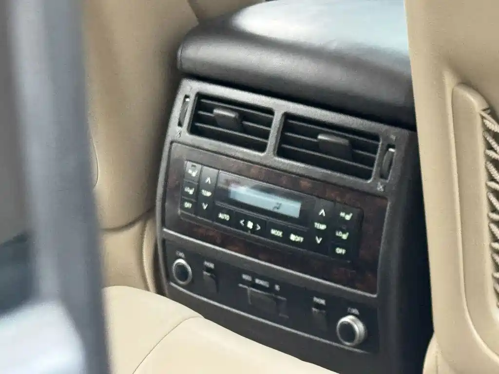 Toyota Land Cruiser 2011 — фото 21