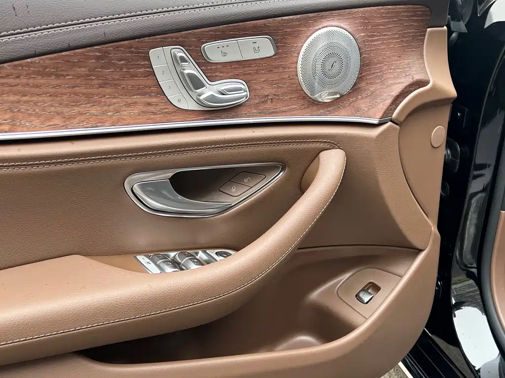 Mercedes-Benz E-Class 2023 — фото 16
