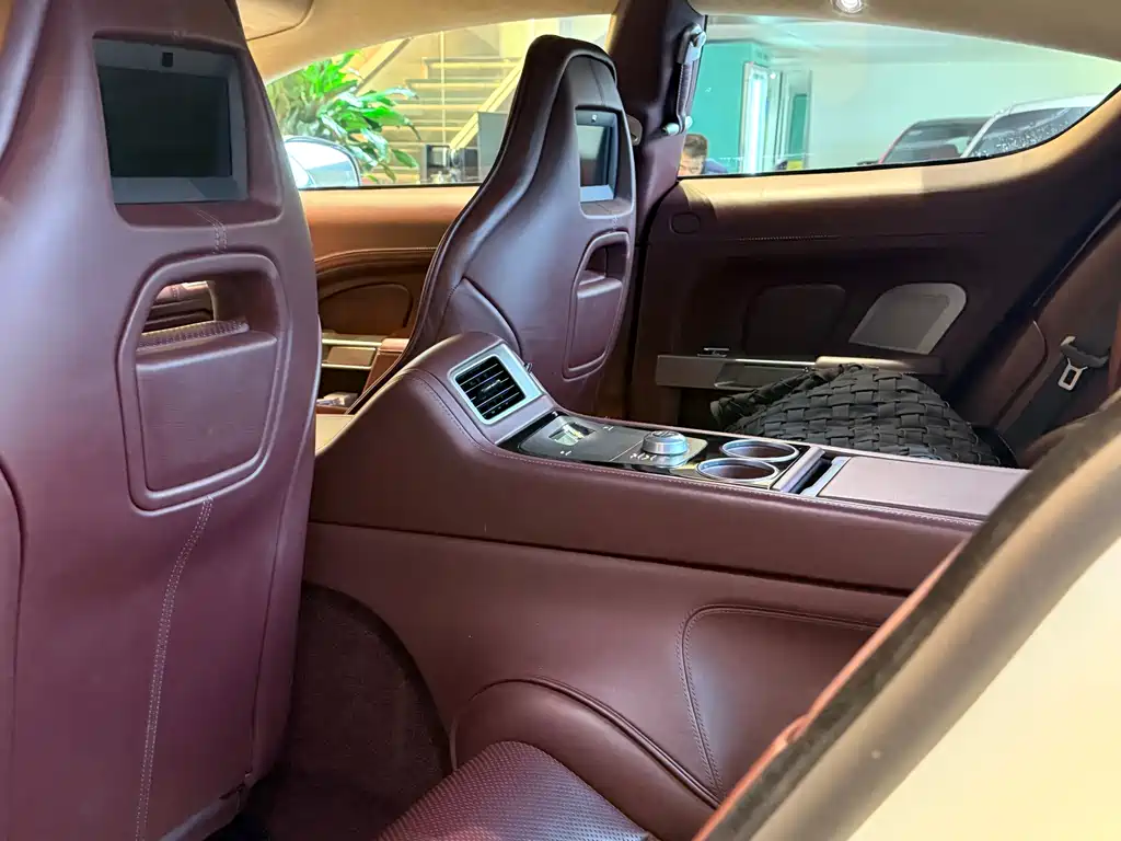 Aston Martin Rapide 2017 — фото 13