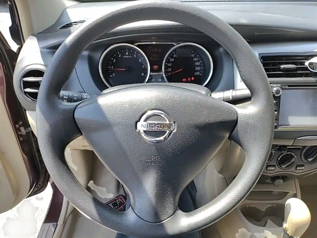 Nissan Livina 2015 — фото 11