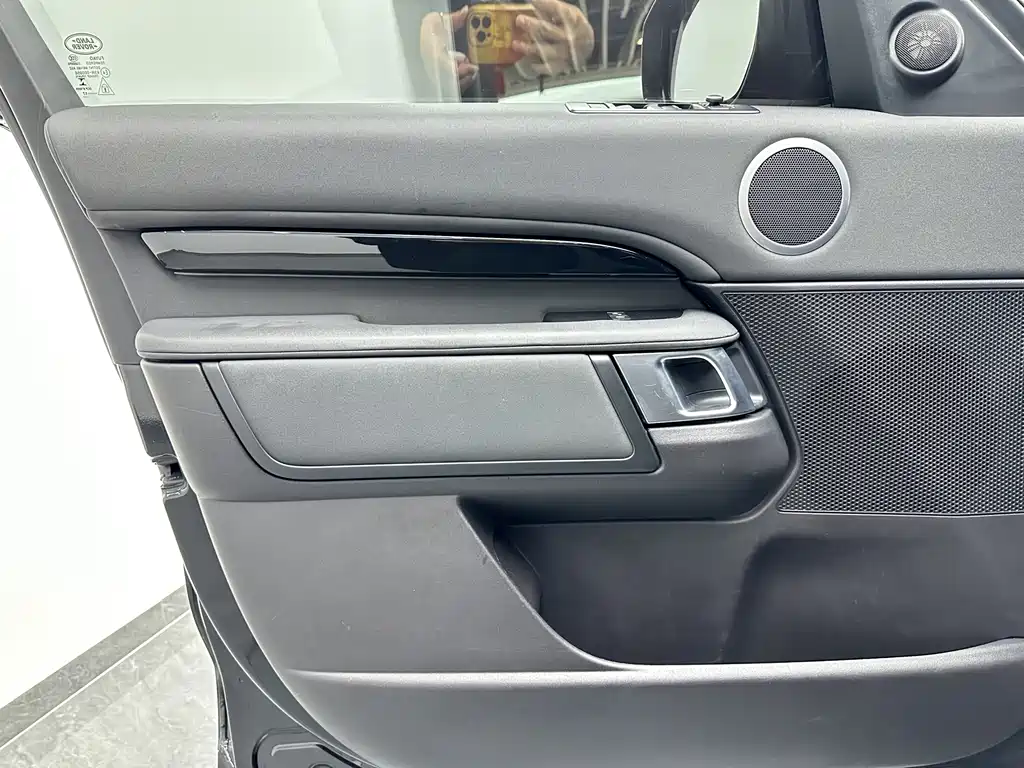 Land Rover Discovery 2017 — фото 16