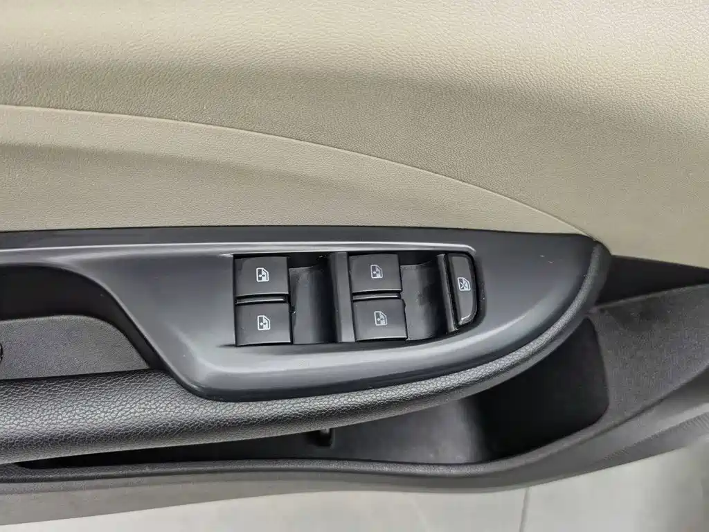 Buick Excelle 2017 — фото 9