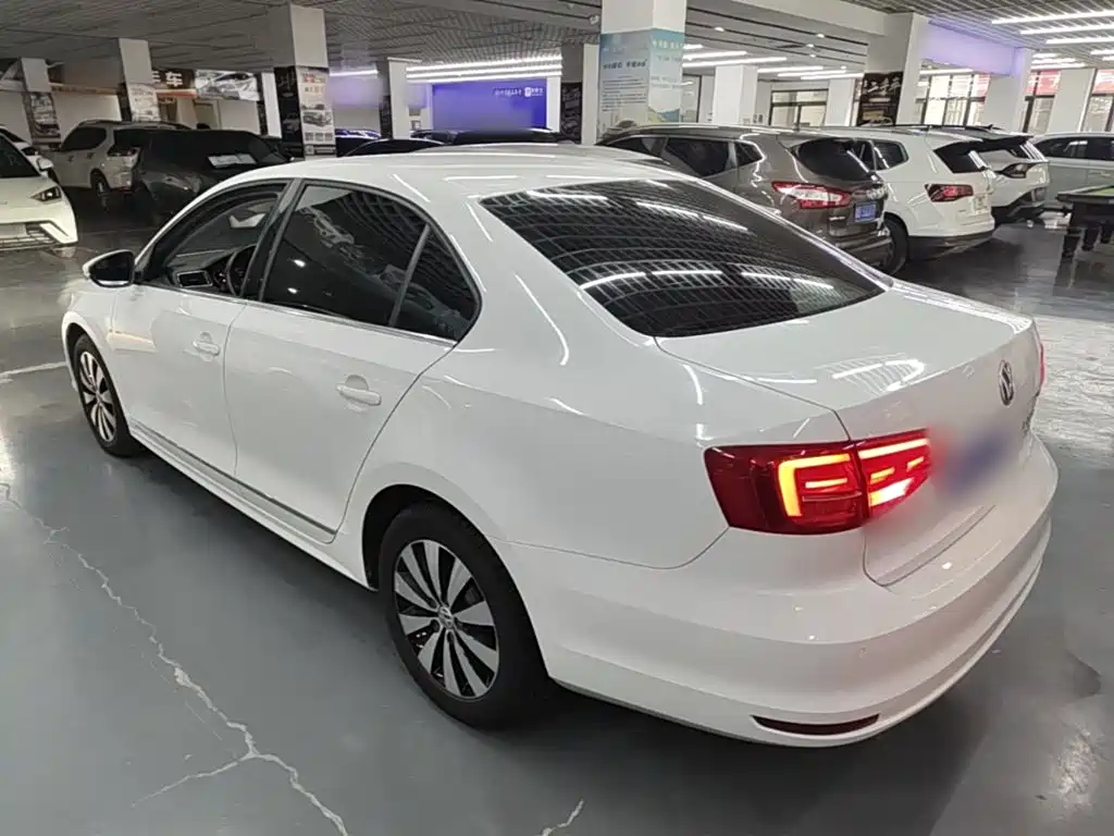 Volkswagen Sagitar 2019