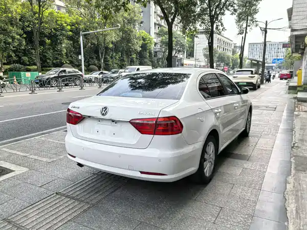 Volkswagen Lavida 2013