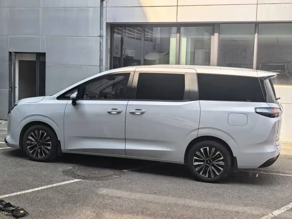Wuling Starlight 730 EV 2025 — фото 16