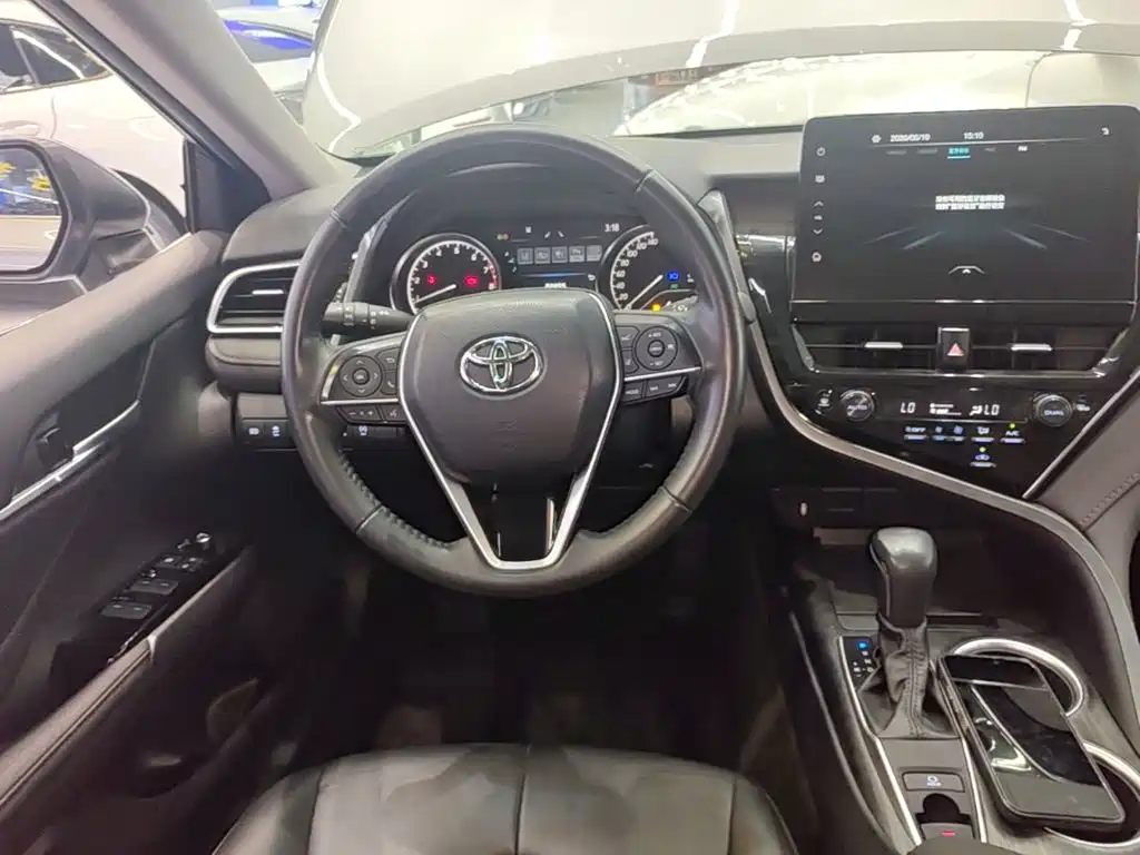 Toyota Camry 2023 — фото 11