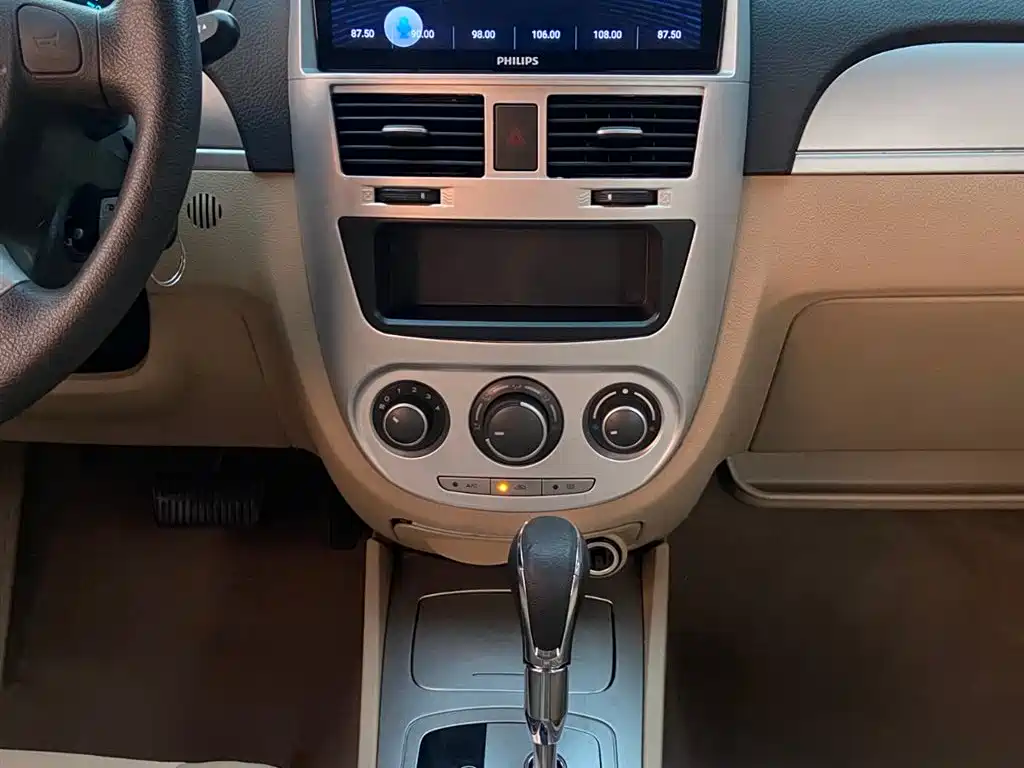 Buick Excelle 2013 — фото 11