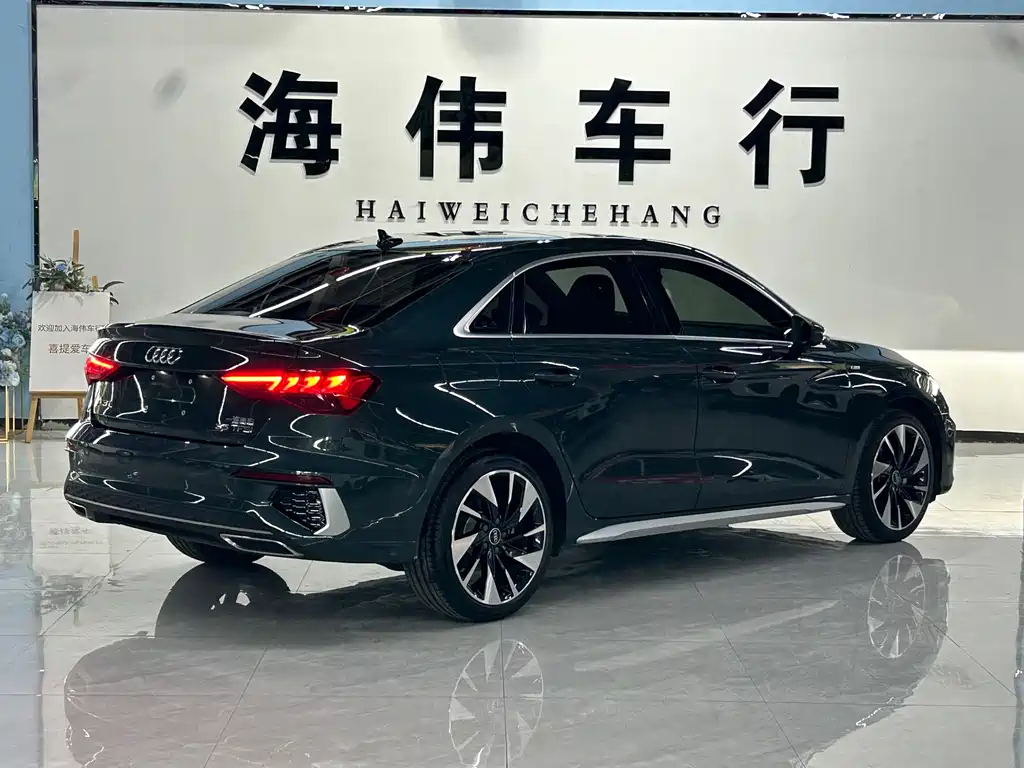 Audi A3 2023 — фото 10