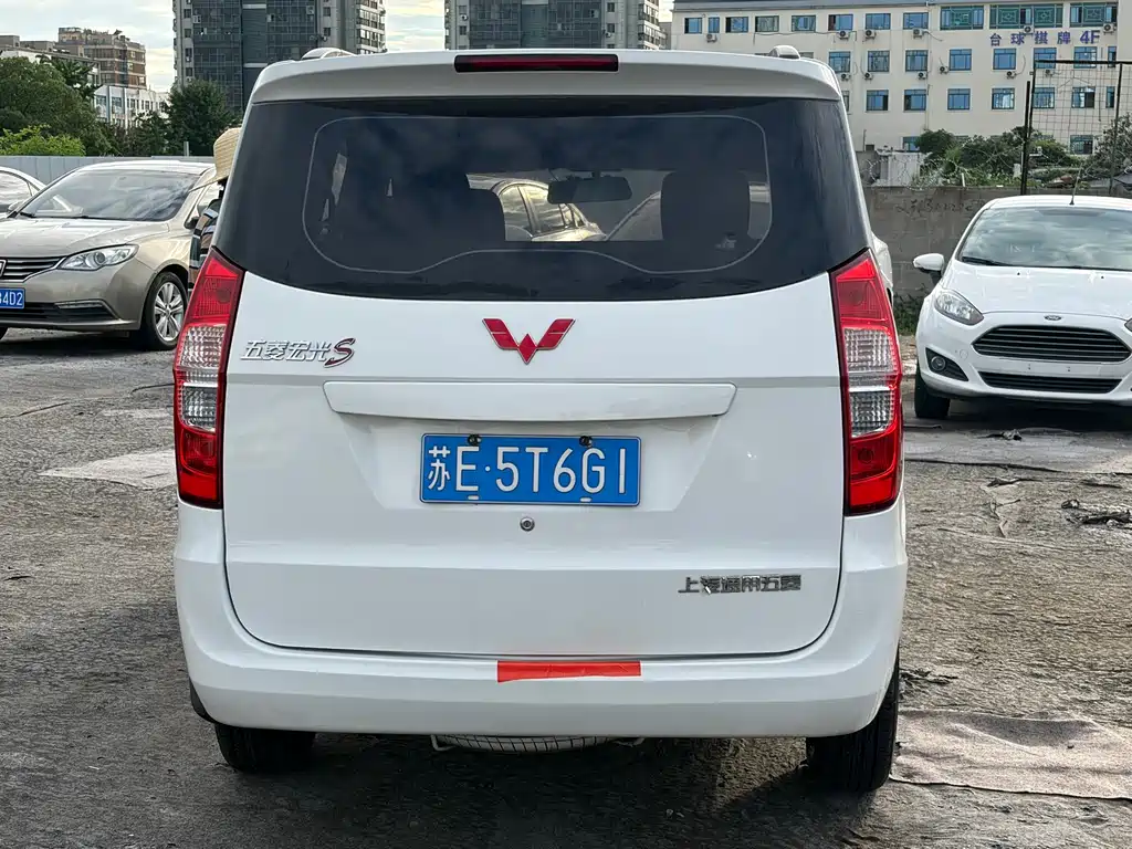 Wuling Hongguang 2015